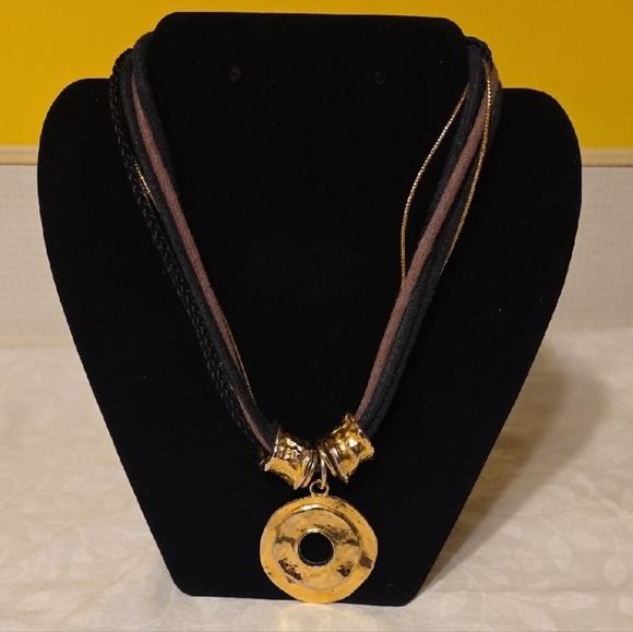Jewelry - Elegant Gold Pendant Necklace [2/$15]